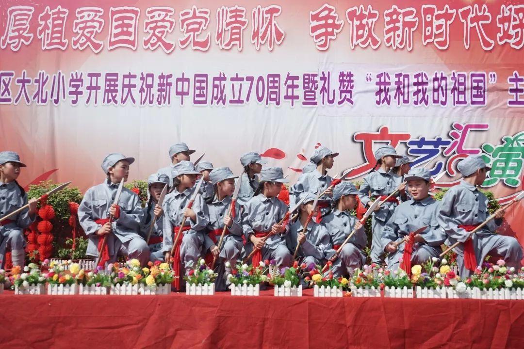 周星驰是一代人的标志，却又为何会惹人不满？游戏画面